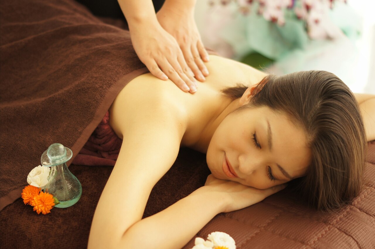 全身アロマコース80分(足浴5分付)/\14,560円→\11,500円(税込)女性限定