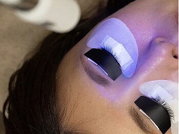フェアリーファクトリー(Fairy factory)の写真/【最先端LEDライト使用!】美容業界で大注目の技術で、ダメージレスなまつ毛に★まつげが少ない・細い方も◎