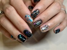 チルダ(tilde)/black&blueきらきらネイル