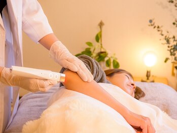 クローバー 松戸(clover)/【ルメラ】ひじ施術　黒ずみケア