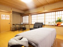 のびりら　ストレッチリンパマッサージ　【整体/肩こり/腰痛/姿勢】の雰囲気（清潔感のある落ち着いた施術スペースです。）