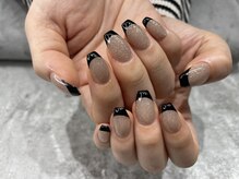 シウ(Siu)/111 黒フレンチネイル