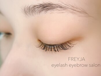 フレイヤ(FREYJA)の写真/話題のLEDやバインドロックや新素材のフラットマットラッシュも導入◎幅広く種類が豊富で理想の目元を実現!