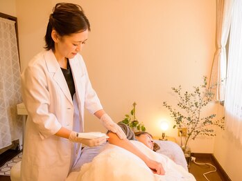 クローバー 松戸(clover)/【ルメラ】ひじ施術　黒ずみケア