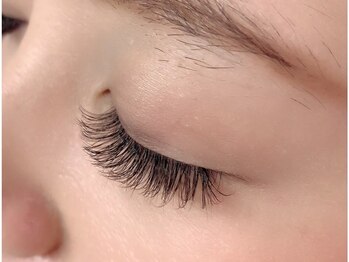 ラパ(Rapa)の写真/【ボリュームラッシュ】通常のエクステよりも軽くてモチが良い!お人形さんのような自然&濃密な目元に♪