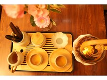 整体 アンド マッサージ イシザキの雰囲気（本場中国から取り寄せたお茶セット。施術後にお楽しみください♪）