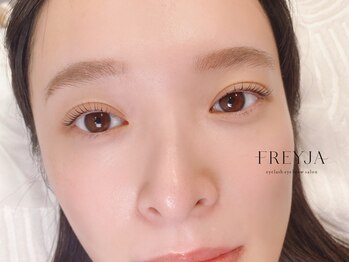 フレイヤ(FREYJA)の写真/【まつ毛パーマ・5200円～】約50本の種類豊富なロッドで、一人一人の目元に合わせた施術が可能◎