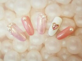 ストーンいっぱいハートネイル