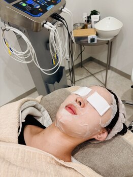 美容整体 ソワンの写真/40代からのくすみ・ハリ不足に！EMS×ヒト幹細胞美容液で内側から輝くツヤ肌へ導く大人のエイジングケア♪