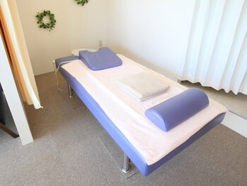 みけ整体院/大きめのベッド