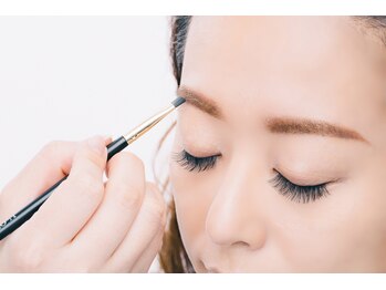 まつげエクステ専門店 ビューティーアイラッシュ コピス吉祥寺店/【眉毛も綺麗に】目元全体のケア