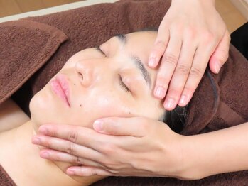 ノレーヴ(NOS REVES)の写真/リラックスしながら小顔を手に入れる！ヘッドとデコルテマッサージで、内側から輝く美しさを引き出します☆