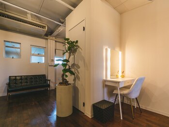 ミンガラー(Mingalar)/メイクスペース