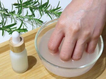 エムズ(M's)の写真/【パラジェル／ウォーターケア導入サロン】自爪の健康を第一に考えた施術で、長く続けられるジェルネイル◎