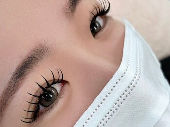 ミランダ(MILANDA)の写真/【モチの良さ別格！】最新技術LEDマツエクが大人気！束感も自由自在で朝のメイクも時短でばっちり♪