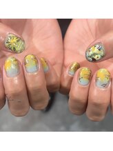 シー(SHE)/ニュアンスフラワーネイル