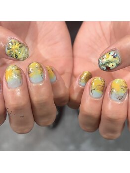 シー(SHE)/ニュアンスフラワーネイル