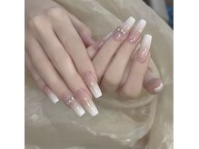 ナチュラルなピンクベースに、ホワイトのグラデーション