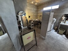ソワレ(Soiree)の雰囲気（ご来店の際、店内1番奥進んで左側にサロンがあります♪）