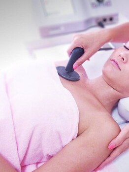 インディバ 渋谷店(INDIBA)の写真/【高周波インディバで深部を温め、血行促進!】慢性的な首・肩コリでお悩みの方におすすめ◎