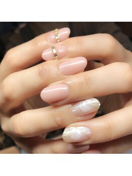 キャプラスネイル ミュウ(CAPLUS NAIL Mew)/上品お花ネイル
