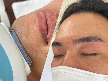 エムアンドケイ(M&K)の写真/メンズアイブロウ×メンズヒゲ脱毛の同時施術も可能！男性特化【パラレルブロウ】で印象UP！