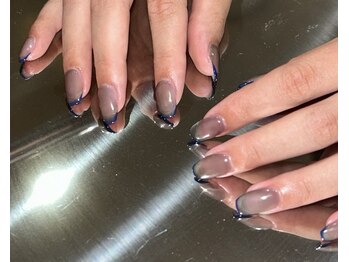 透け感グレーネイル