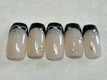 ネイルアンドアイラッシュ ネネ/黒フレンチ リボン