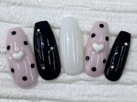 ガーリードットネイル