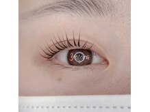 自まつ毛を根元から80度立ち上げ、大人気デザインパリジェンヌ