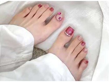 モニカ 北千住東口店(Monica)の写真/おすすめの夏ネイルで足元を輝かせて！フットネイルがおすすめのサロンです♪
