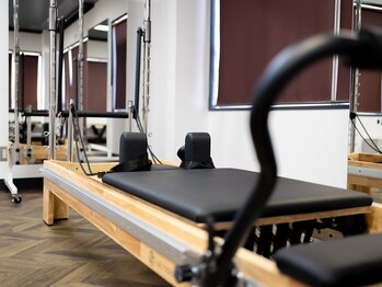 ルクア(Lukua)の写真/本格ピラティスマシンで行うマンツーマンレッスン★周りの目を気にすることなくレッスンを受けられるのが◎