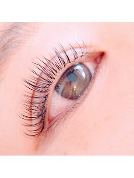 アポストロフィエスの写真/まるで自まつげがそのまま伸びたような洗練されたナチュラル美