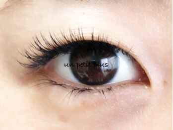 アンプティプリュス(un petit plus)/【セクシー】シングルラッシュ