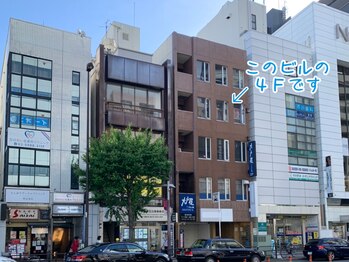 プライベートヘアサロンオーファ(O'-fa)/店舗外観（中央茶色のビル４Ｆ）