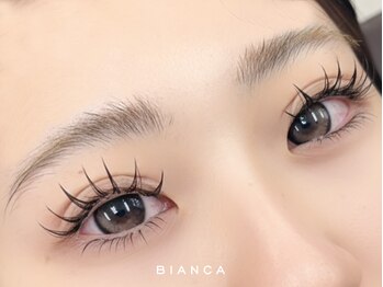 ビアンカ 横浜関内店(Bianca)の写真/&Healthy(アンドヘルシー)導入店!マツエクが下がりやすい方◎エクステ後カールをかけ上向きぱっちり目元に!