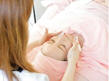 サクラ(SAKURA)/お化粧や日焼け止めを取ります。