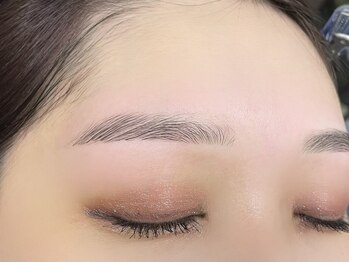 アン フェミン(une FEMIN)の写真/1人でも/ペアでも◎U24の学生様も!【アイブロウWAX＋メイク仕上げ（間引き込）】黄金比の美眉スタイリング!