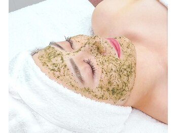 ベル(Belle)/ハーブピーリング導入開始！！