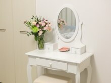 メイクのお直しなども可能です!施術前後の変化も確認できます★