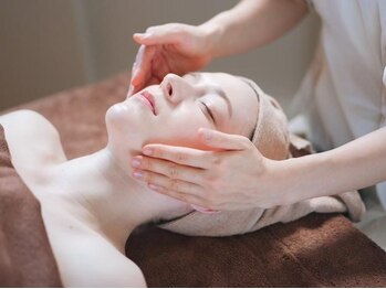 バンデエステティック(BANDE esthetic)の写真/【小顔コルギ専門店】小顔コルギ+アロママッサージ+ヘッドスパで”むくみ歪み知らず”のすっきりお顔に♪
