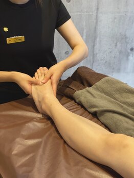 東京デトックス/リフレクソロジー足の甲側