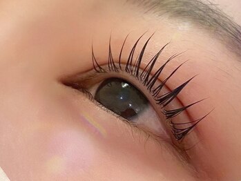 プラチナムドール 三宮店(PLATINUMDOLL)の写真/【神戸三宮駅/三ノ宮駅すぐ】丁寧/高技術/スピ-ディ-な施術で満足度◎自まつげが多い・長い方にもオススメ!