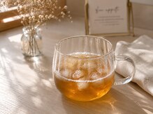 アイレ(Aihre)の雰囲気（爪の下処理後は、お好きなドリンクでほっとひと息♪）