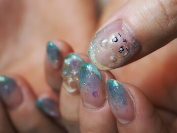 ミーナネイル(miinanail)/ちいかわバブルグラデネイル