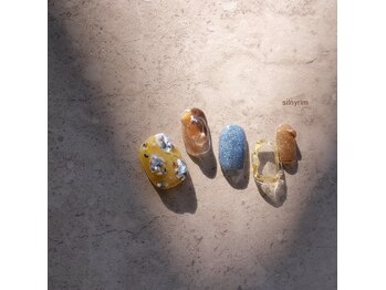 シルニー リム(Silny rim)/アシンメトリーニュアンスネイル