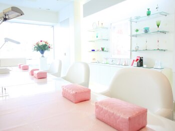 ピュアクオーレ(PURE CUORE)/白を基調とした店内