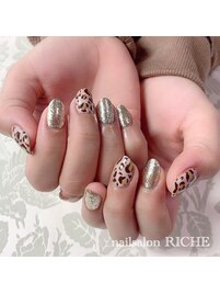 ゴールドヒョウ柄ネイル
