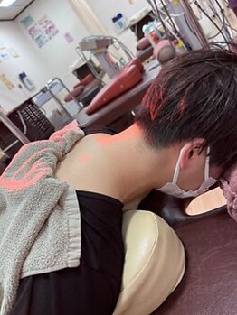 太田カラダサポート鍼灸整骨院の写真/固まった首・肩の筋肉を徹底改善！骨盤の歪みや猫背にもアプローチします！駐車場完備でアクセスも◎