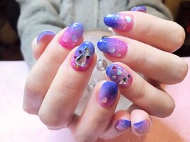 鮮やかなグラデーションネイル♪